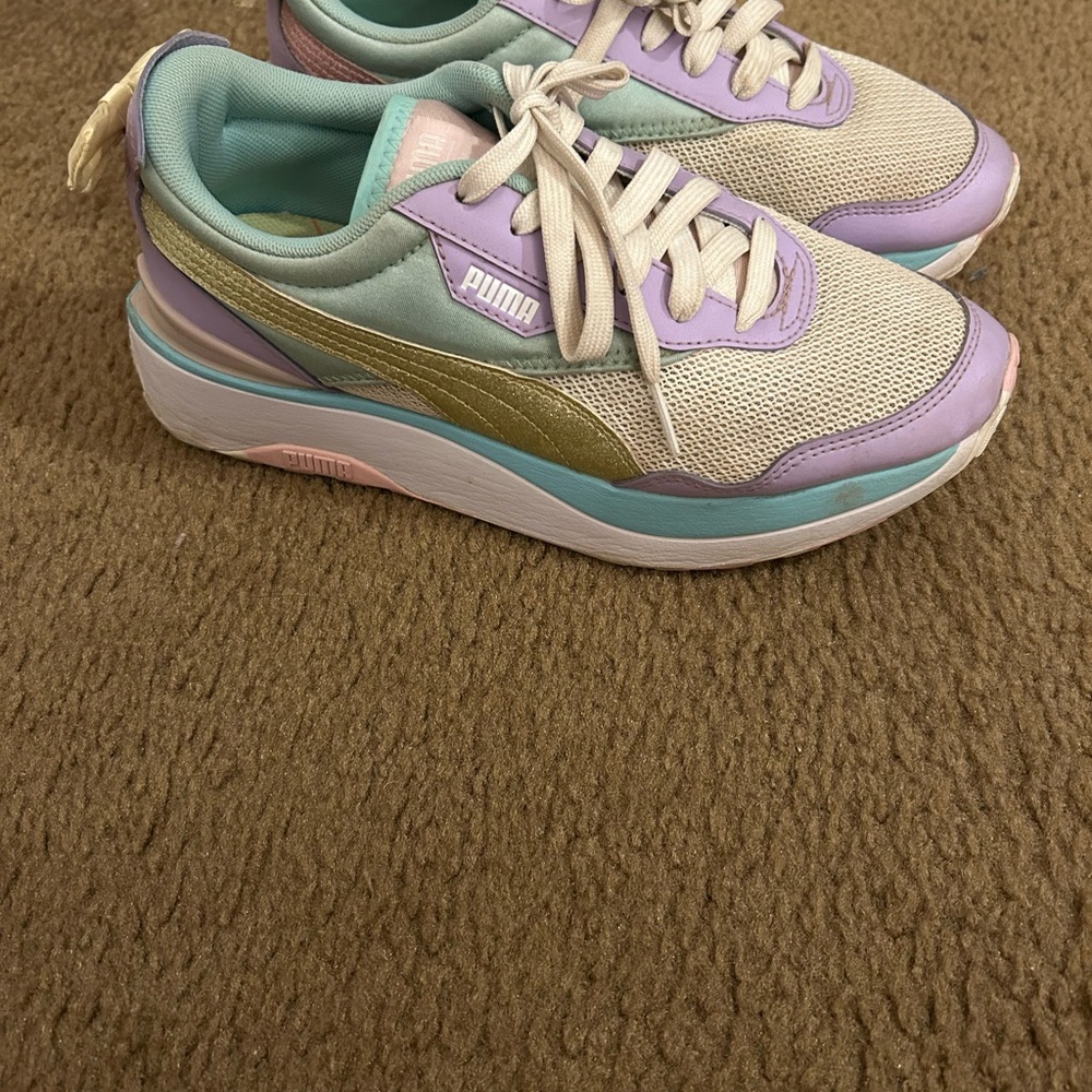 ❌SOLD❌Limited Edition Puma Big Girls Multicolor Sneakers